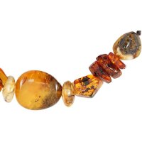 Collier, Bernstein auf Leder