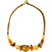 Collier, Bernstein auf Leder