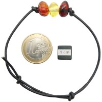 Armband, Bernstein auf Leder